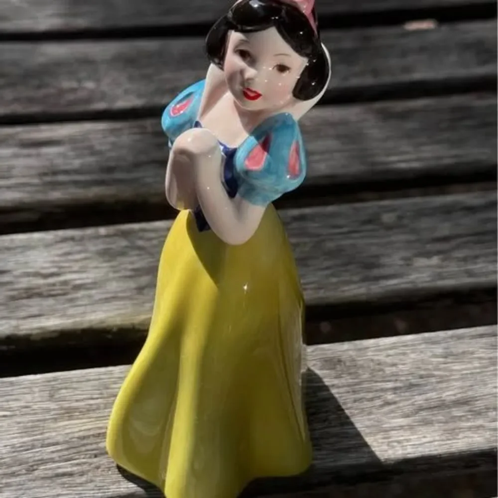 Walt Disney Productions Snow White ceramic figurine made in Japan